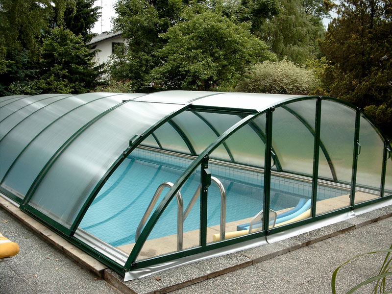 Крыша для бассейна на даче: преимущества, виды, материалы и особенности изготовления своими руками